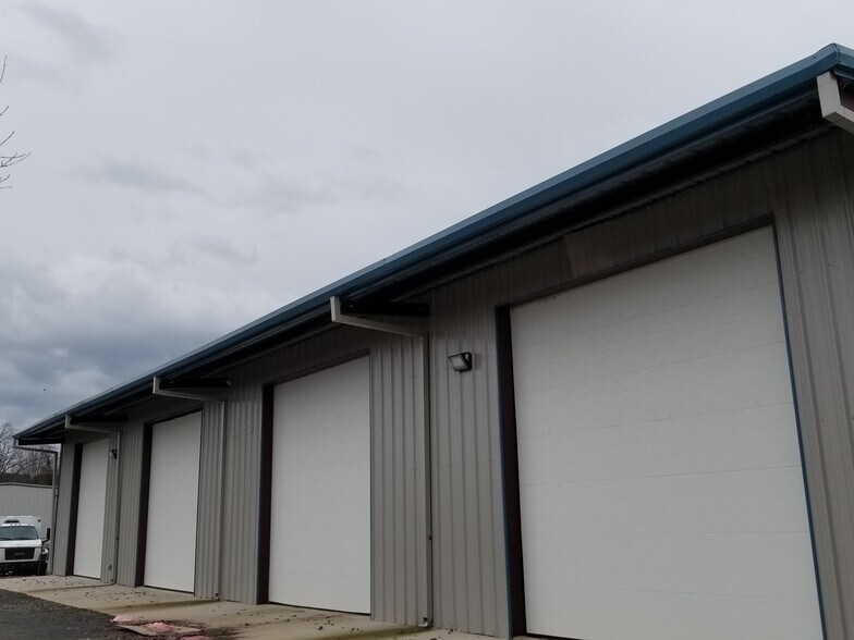 More Photos Of 8007 Counts Massie Rd, Maumelle Warehouse For Lease