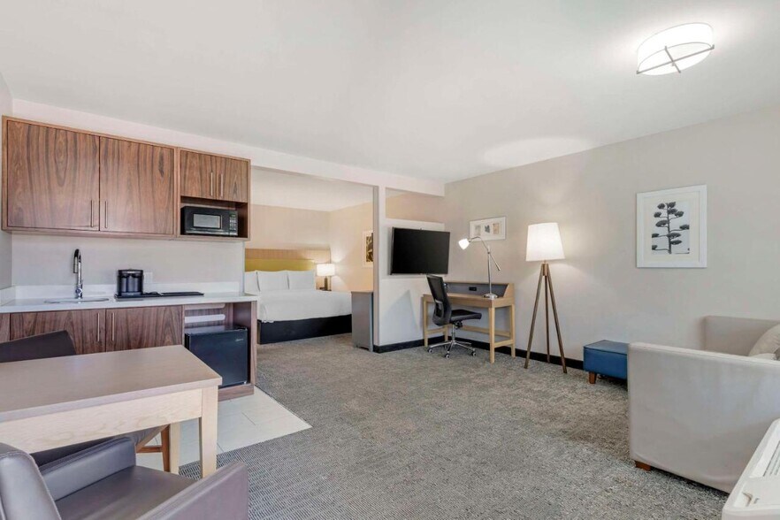 More Photos Of 1000 Admiral Callaghan Ln, Vallejo Hotel For Sale