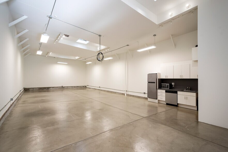 More Photos Of 450 Clementina St, San Francisco Showroom For Lease
