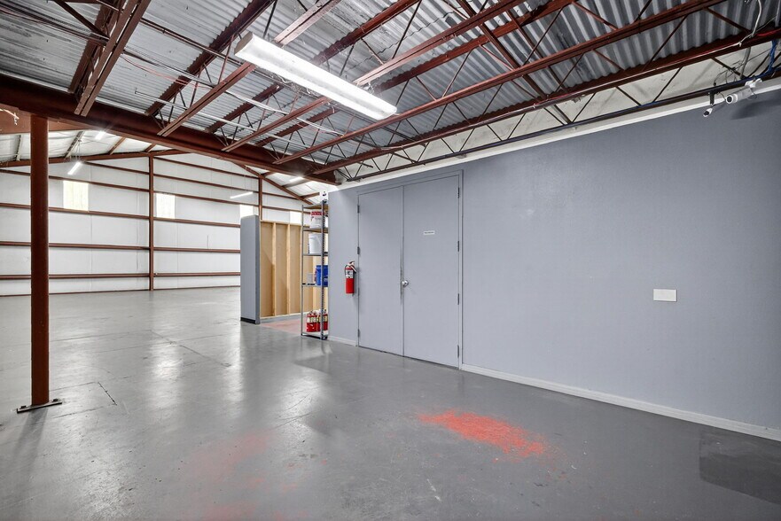 More Photos Of 15925 Old Us Highway 441, Tavares Warehouse For Lease
