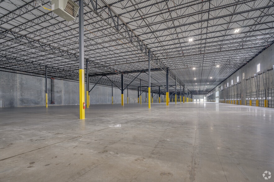 More Photos Of 2304 Reed Rd, Houston Distribution For Lease