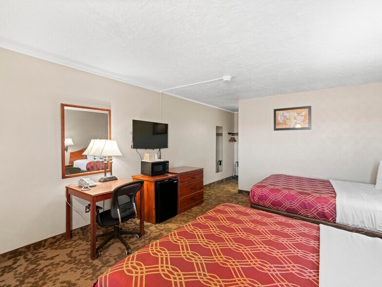 More Photos Of 1225 S State St, Salina Hotel For Sale