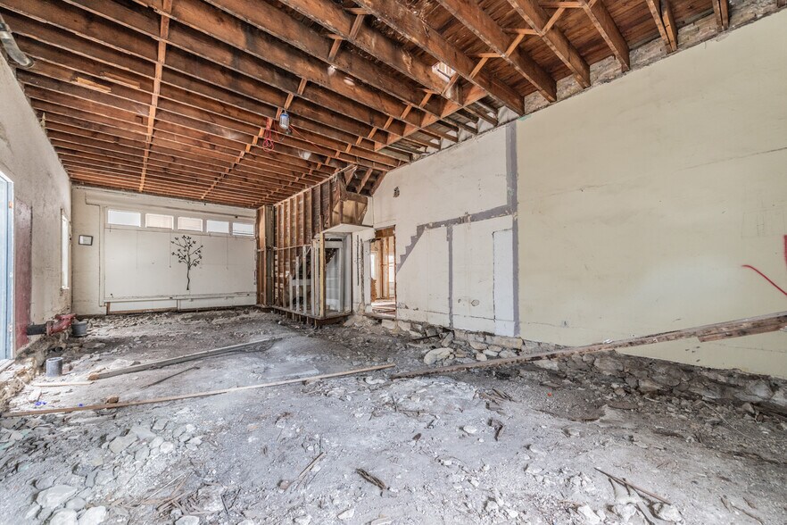 More Photos Of 1405 S Flores St, San Antonio Hospitality For Lease