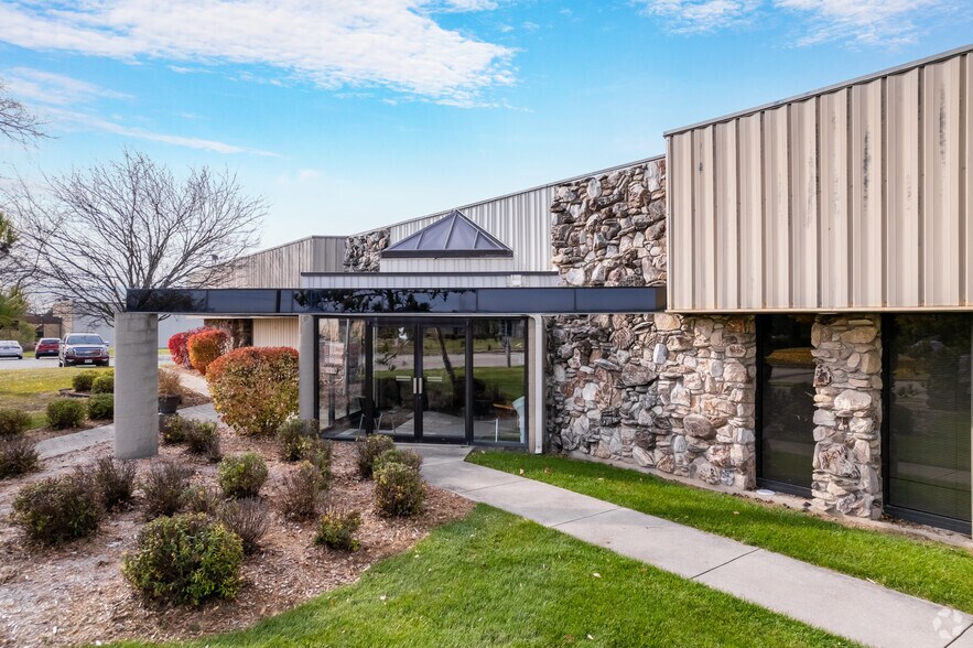 More Photos Of W194N11381 McCormick Dr, Germantown Manufacturing For Lease