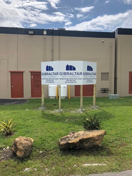 More Photos Of 4834-4890 SW 75th Ave, Miami Warehouse For Lease