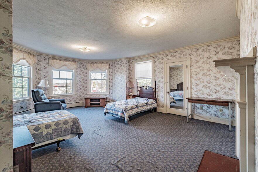 More Photos Of 257 South St, Biddeford Specialty For Sale