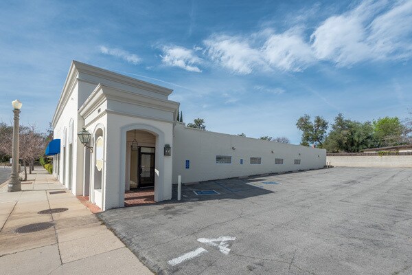 More Photos Of 2065-2095 Huntington Dr, San Marino Office For Sale