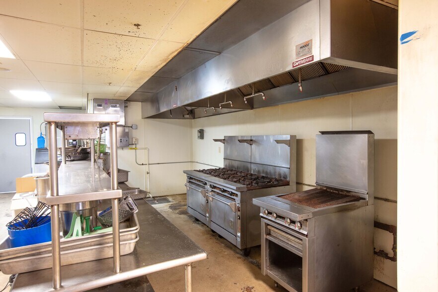 More Photos Of 15 Chestnut St, Portland Specialty For Sale