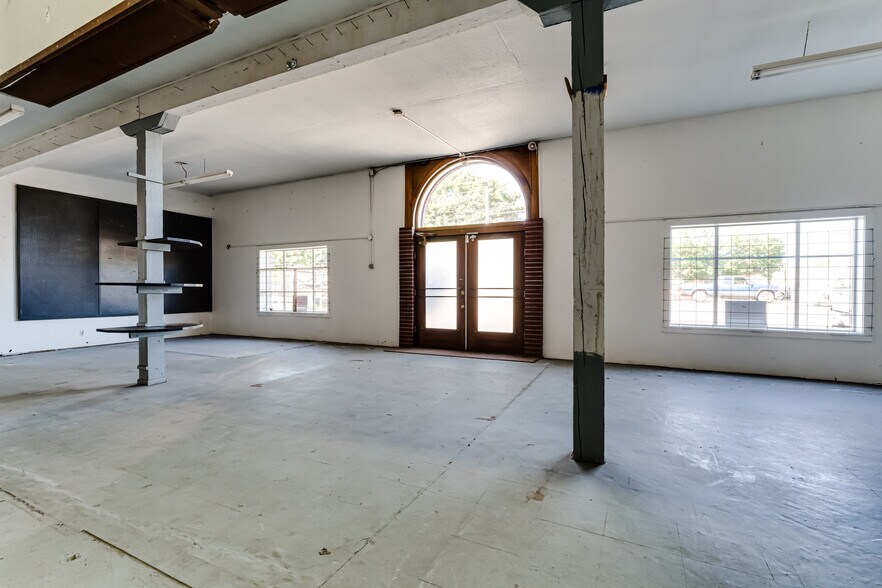 More Photos Of 600 Or-99 Hwy, Eugene Freestanding For Sale