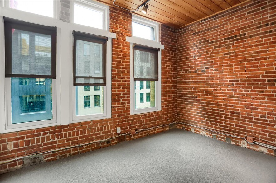 More Photos Of 1620 Market St, Denver Office For Lease