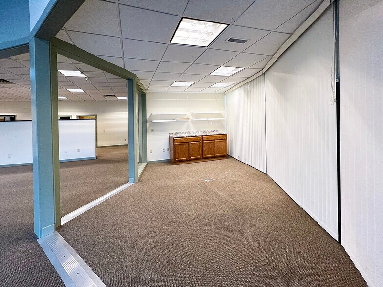 More Photos Of 35 Center St, Wolfeboro Storefront Retail Office For Lease