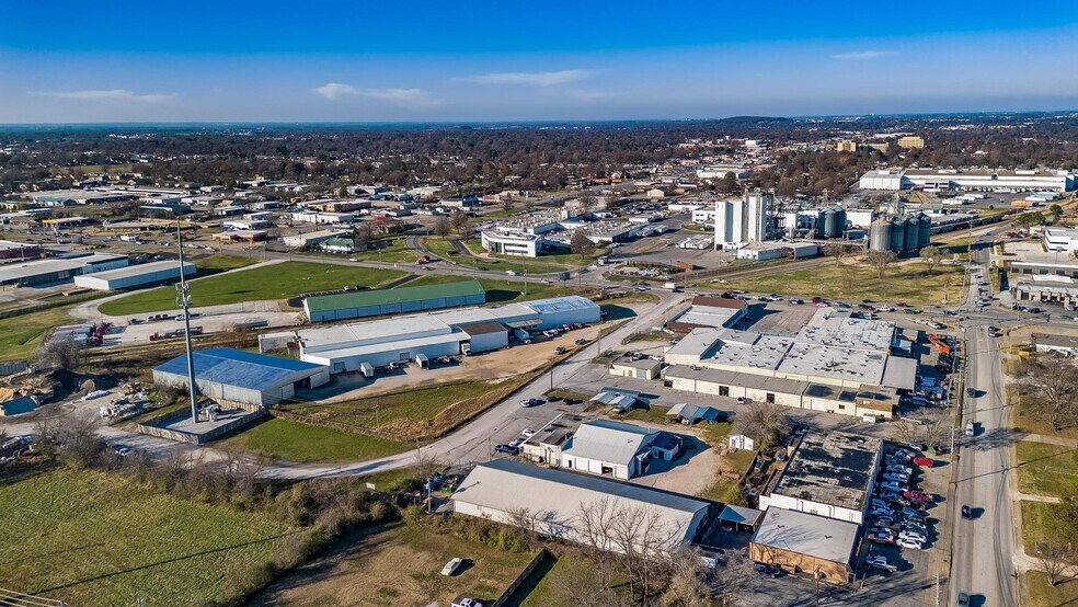 More Photos Of 2101 S ARKOLA Dr, Springdale Warehouse For Sale