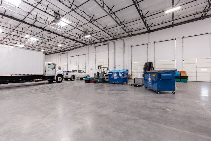 More Photos Of 7925 W Arby Ave, Las Vegas Distribution For Sale