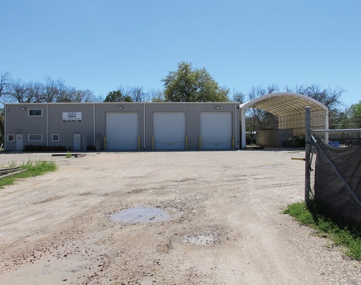 More Photos Of 205 E Wallisville Rd, Highlands Warehouse For Lease
