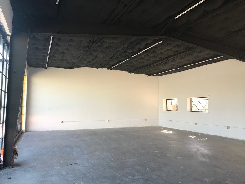 More Photos Of 4853 Vicksburg St, Dallas Warehouse For Lease
