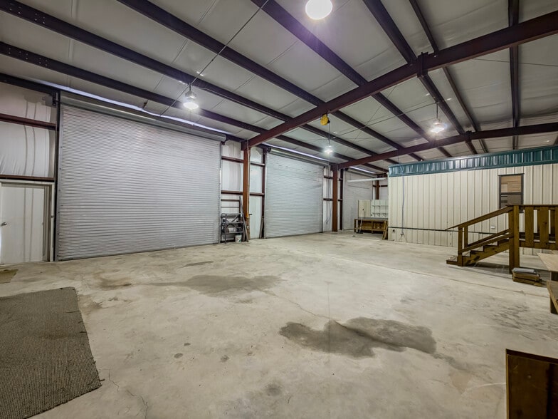 More Photos Of 19300 Valdosta Hwy, Valdosta Light Distribution For Lease