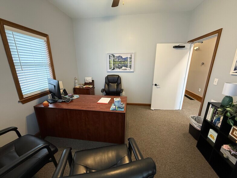 More Photos Of 624 E Main St, Lancaster Office For Lease