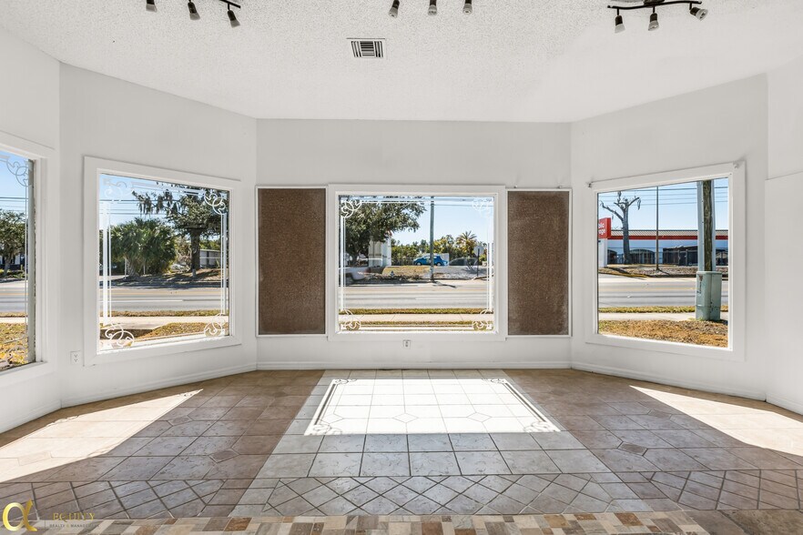More Photos Of 389 E State Road 434, Longwood Storefront Retail Office For Lease