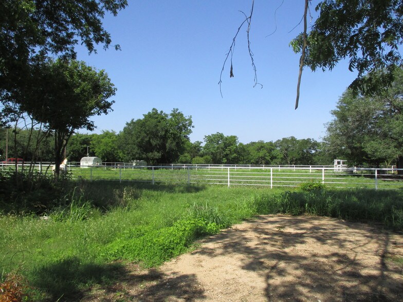 More Photos Of 12724 Lowden Ln, Manchaca Office Residential For Lease