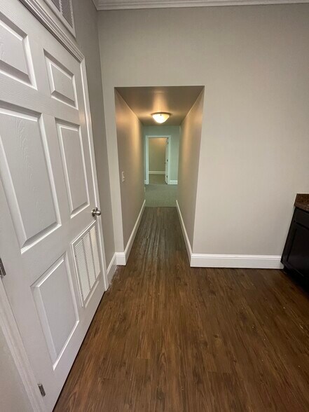 More Photos Of 327 Dahlonega St, Cumming Office For Lease