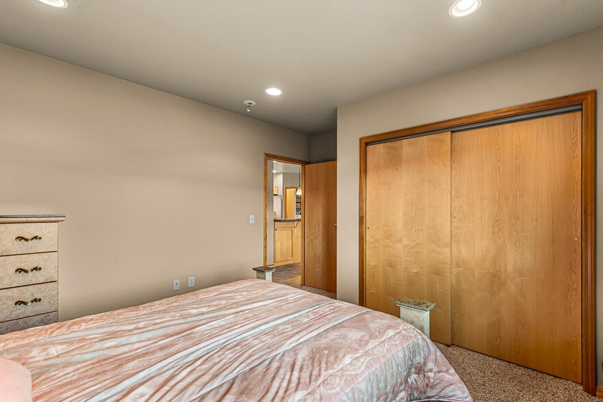 More Photos Of 10 N Chelan Ave, Wenatchee Veterinarian Kennel For Lease