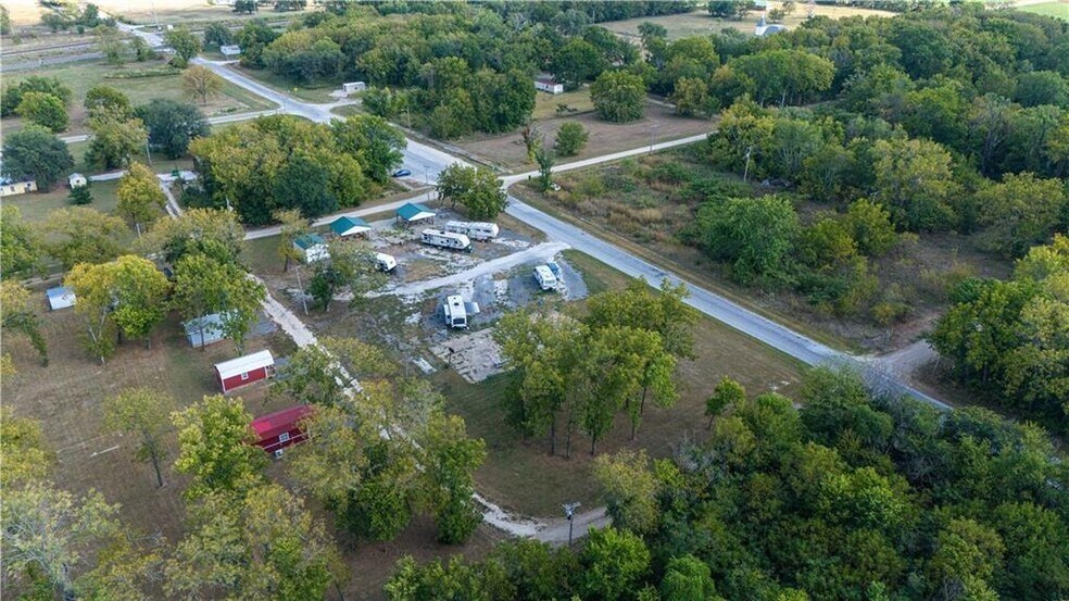 More Photos Of 74 2nd St, Moran Trailer Camper Park For Sale
