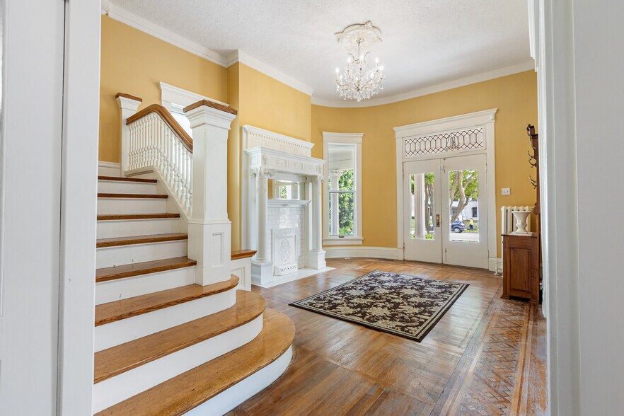 More Photos Of 1542 Frederica St, Owensboro Office Residential For Sale