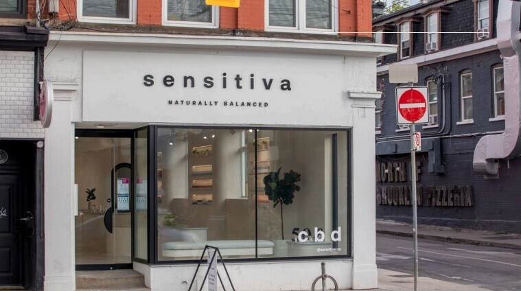 More Photos Of 652 Queen St W, Toronto Storefront Retail Residential For Lease