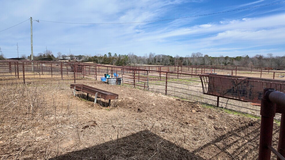 More Photos Of 99 Stacks Dr, Damascus Horse Stables For Sale