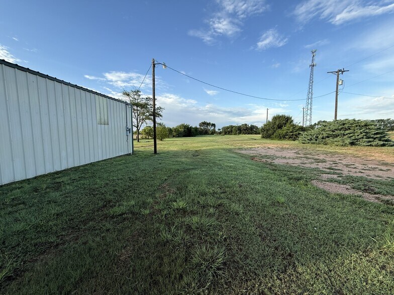More Photos Of 1020 E Marshall Howard Blvd, Littlefield Warehouse For Sale
