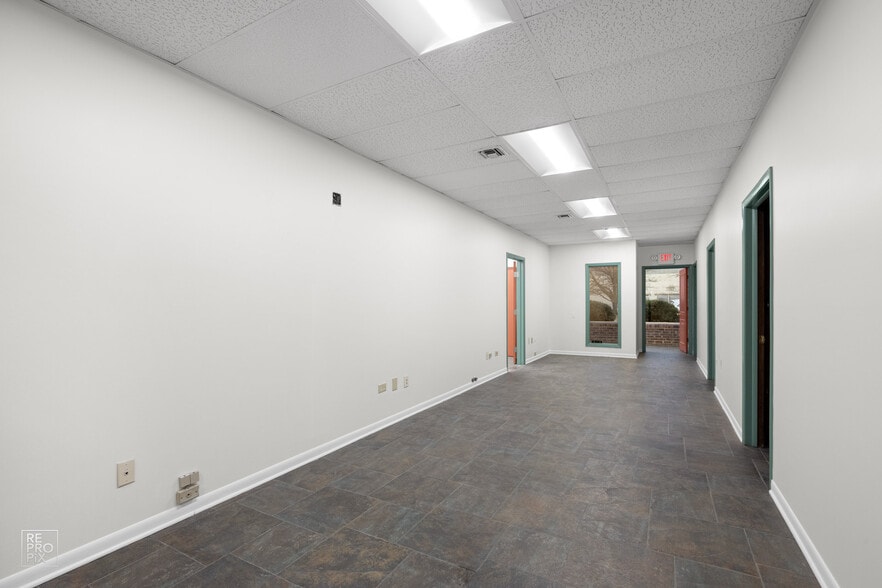 More Photos Of 223 Interstate Rd, Addison Light Manufacturing For Sale