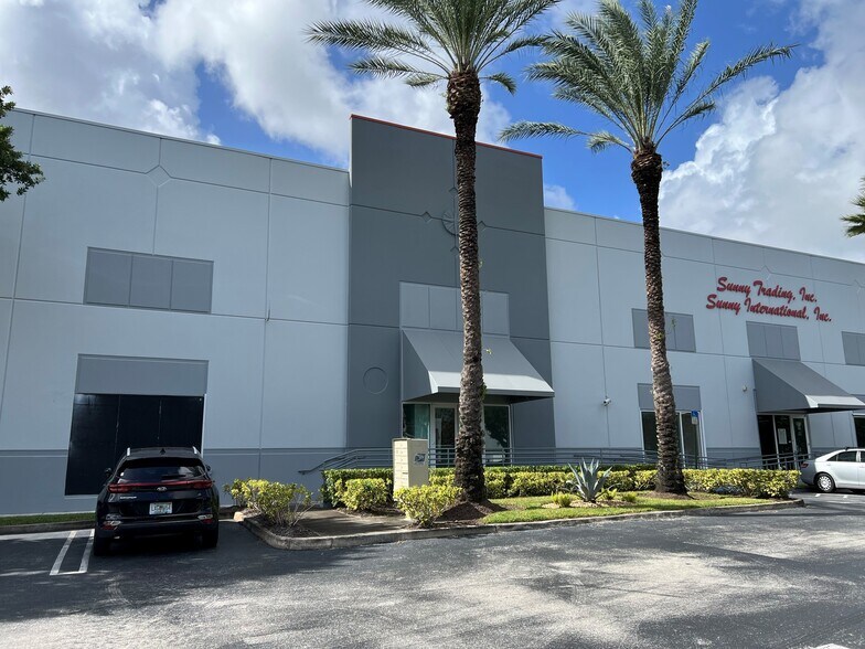 More Photos Of 8815 NW 33rd St, Doral Warehouse For Lease