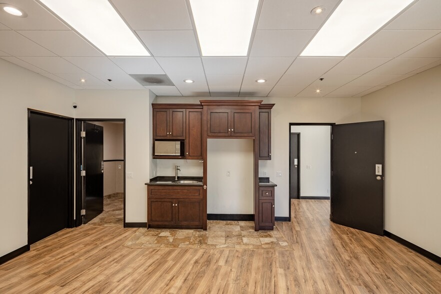 More Photos Of 26881 Vista Ter, Lake Forest Service For Lease