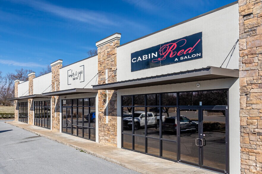 More Photos Of 3403 SE J St, Bentonville Storefront For Sale