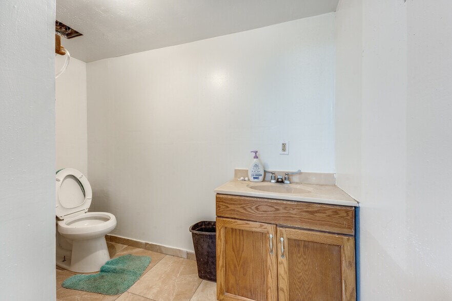 More Photos Of 4515 Smith Rd, Von Ormy Truck Terminal For Lease