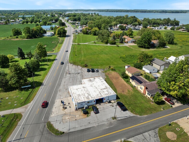 More Photos Of 7697 E Harbor Rd, Lakeside Marblehead Convenience Store For Sale
