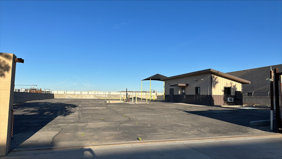 More Photos Of 7808 N 68th Ave, Glendale Distribution For Sale