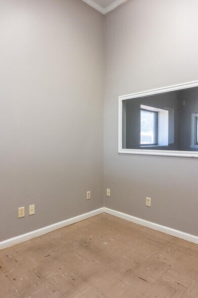 More Photos Of 214 S Church St, Dublin Flex For Sale