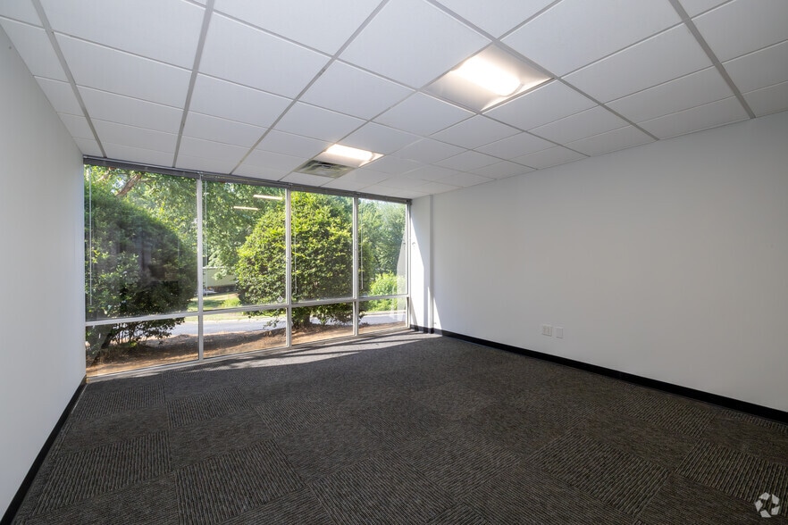 More Photos Of 1809 Cross Beam Dr, Charlotte Unknown For Lease