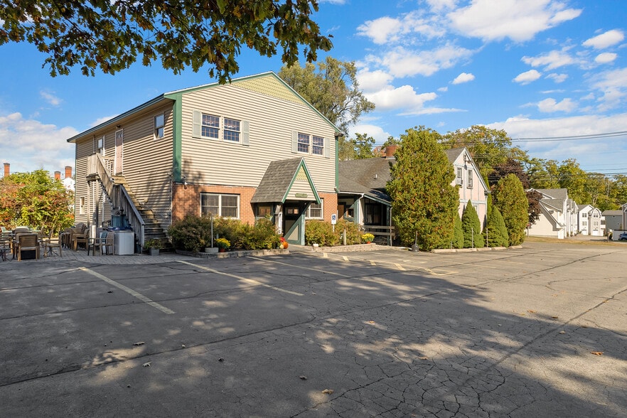 More Photos Of 52 Post Rd, Wells Restaurant For Sale