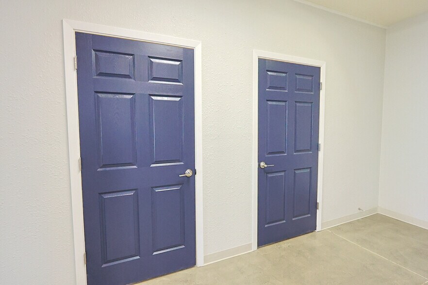 More Photos Of 137 Hall Ave, Coos Bay Office For Sale