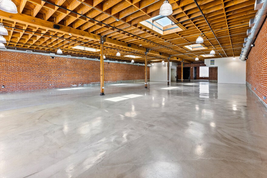 More Photos Of 9018-9022 W Olympic Blvd, Beverly Hills Storefront Retail Office For Sale