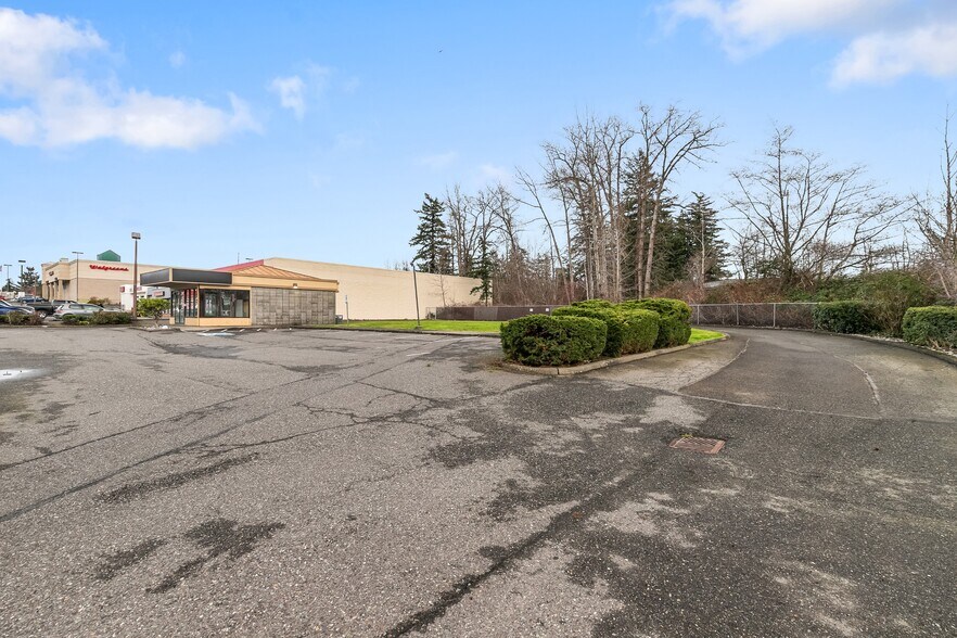 More Photos Of 4040 Meridian St, Bellingham Bank For Sale