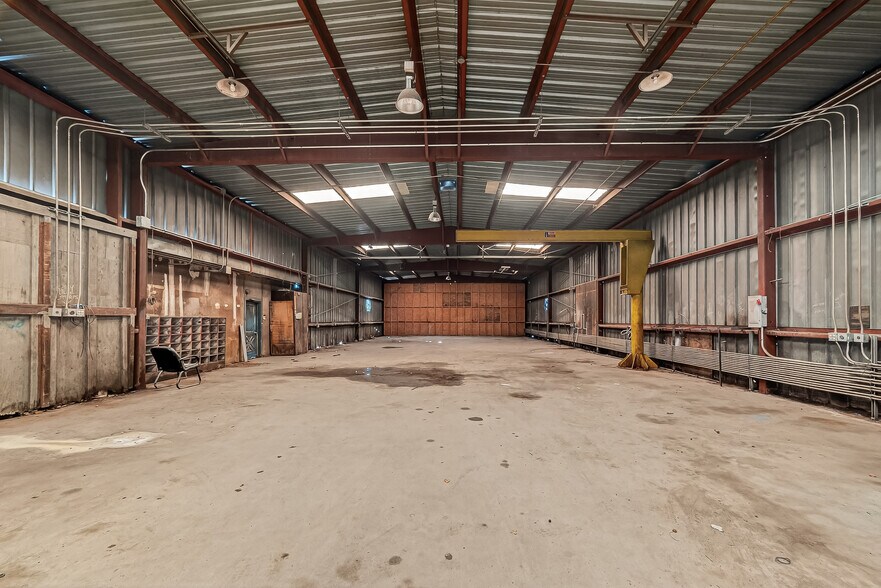 More Photos Of 901 Marcella St, Houston Warehouse For Lease