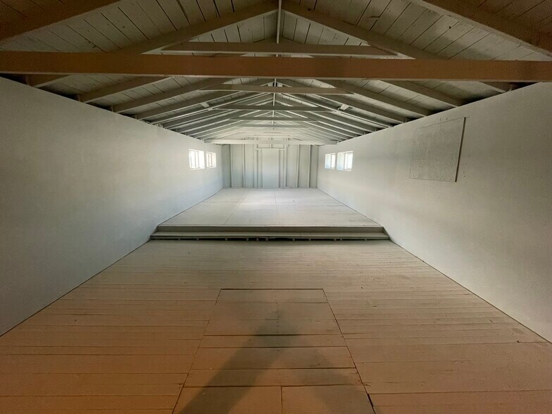 More Photos Of 323 S Fir St, Medford Warehouse For Sale