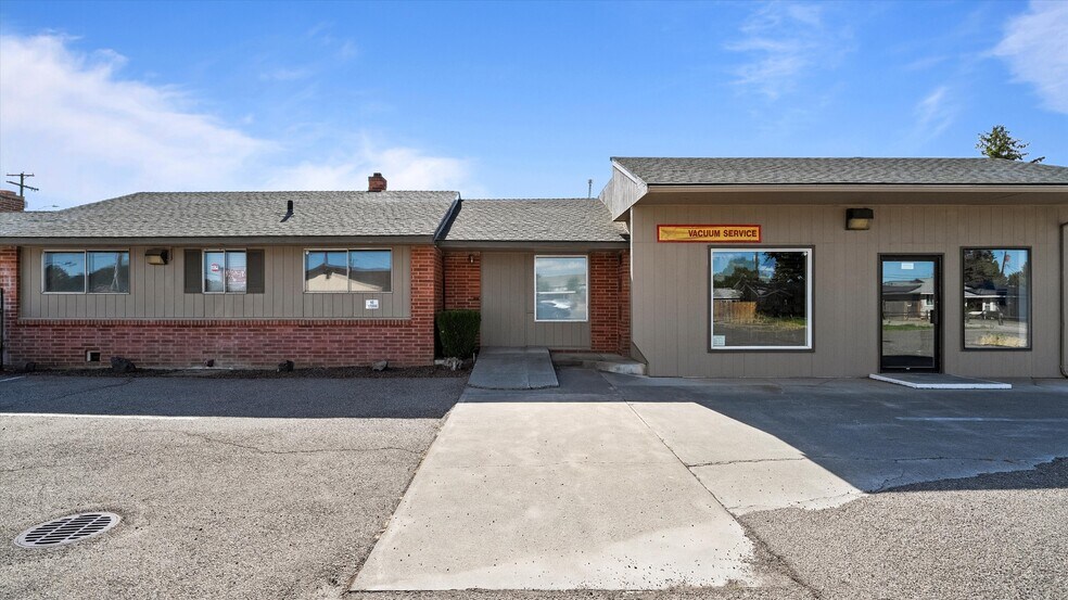 More Photos Of 5804 W Clearwater Ave, Kennewick Freestanding For Sale