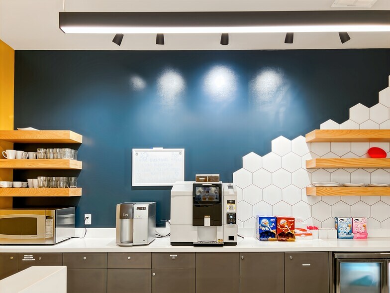 More Photos Of 730 Arizona Ave, Santa Monica Coworking Space