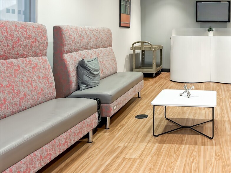 More Photos Of 100 Sun Ave NE, Albuquerque Coworking Space