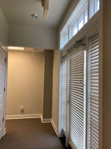 More Photos Of 10046 Three Notch Rd, Troy Office Residential For Lease