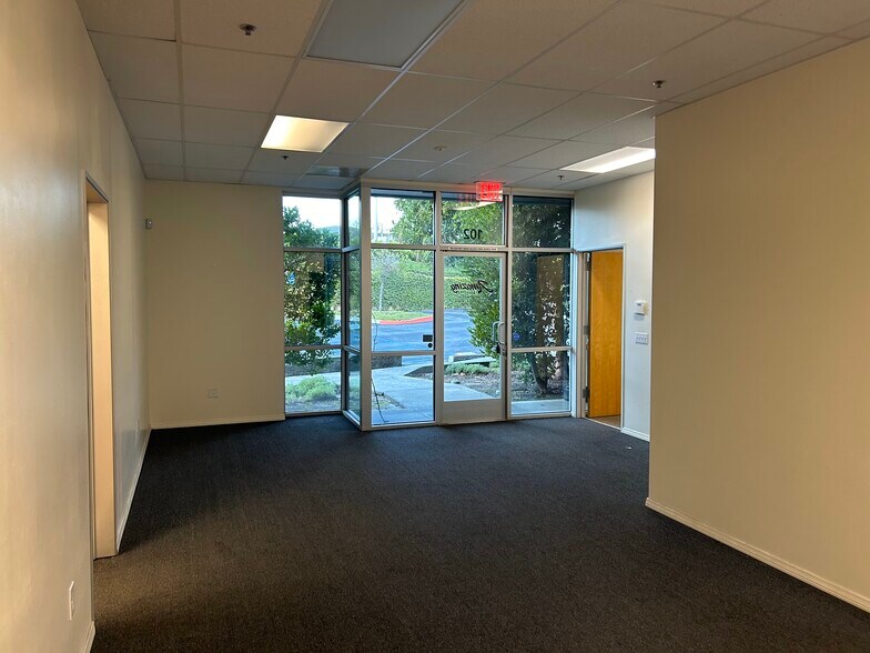 More Photos Of 28920 Avenue Penn, Valencia Warehouse For Lease